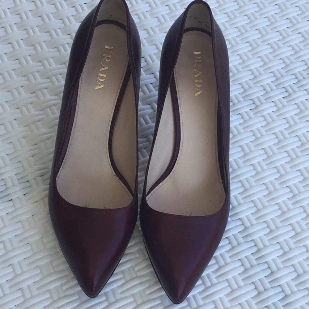 Prada burgundy leather pumps - 38